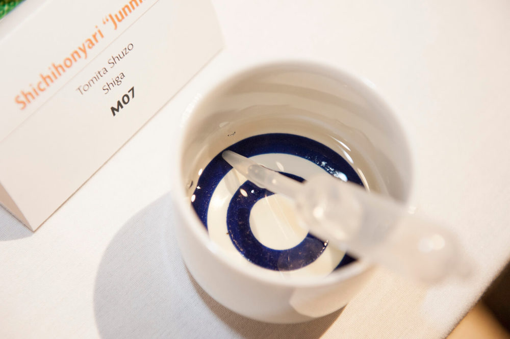 jos14ny014 A janome cup and a pipette for Shichihoyari “Junmai” sampling (2014 New York)